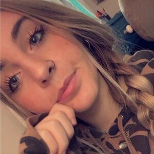 Meet your Posher, Avery